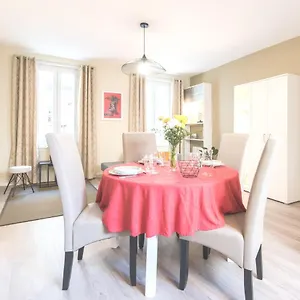 https://charme-au-coeur-davignon.aixenprovencehotels.org